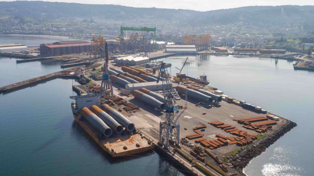 Iberdrola consolida su apuesta por la eólica marina con la recepción de los últimos monopilotes para Windanker