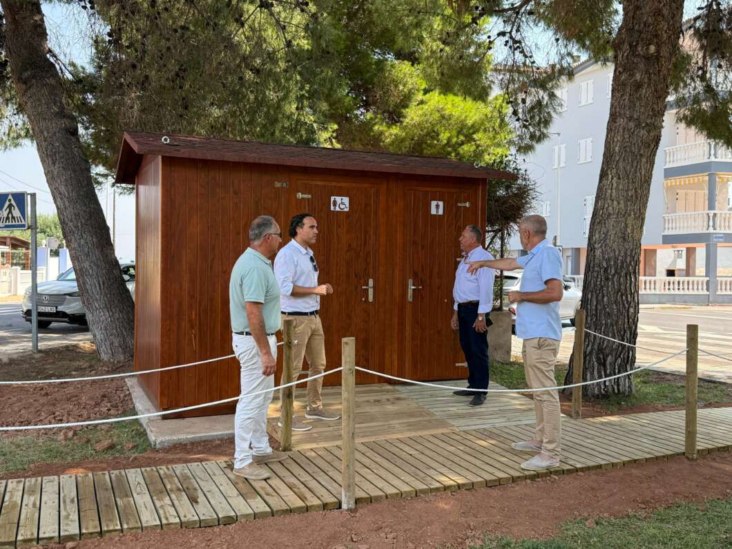 Moncofa mejora los servicios de la playa con un nuevo aseo en el mercado