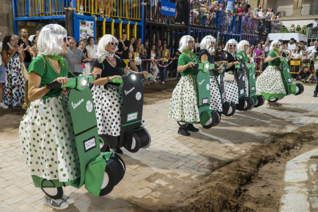 Éxito en el desfile de disfraces en Nules