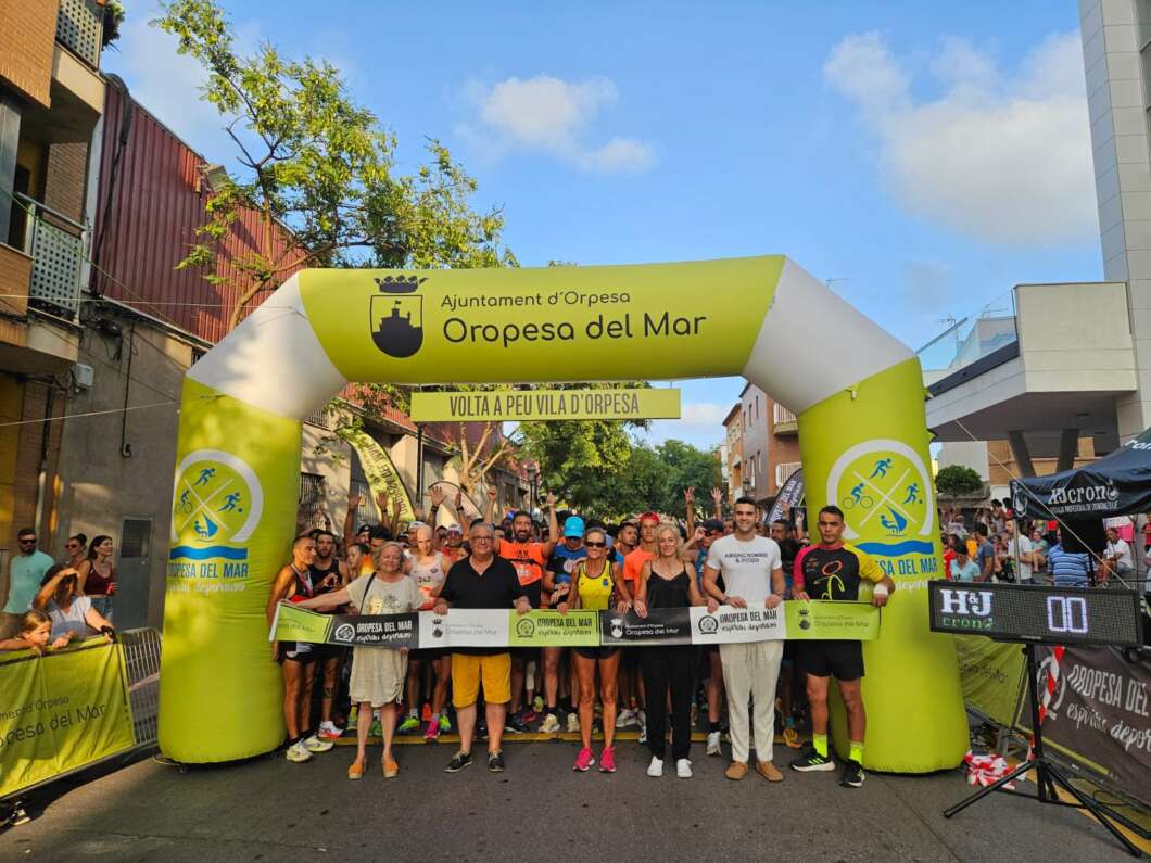 Deporte y fiesta se dan la mano en la XXI Volta a Peu Vila d’Orpesa