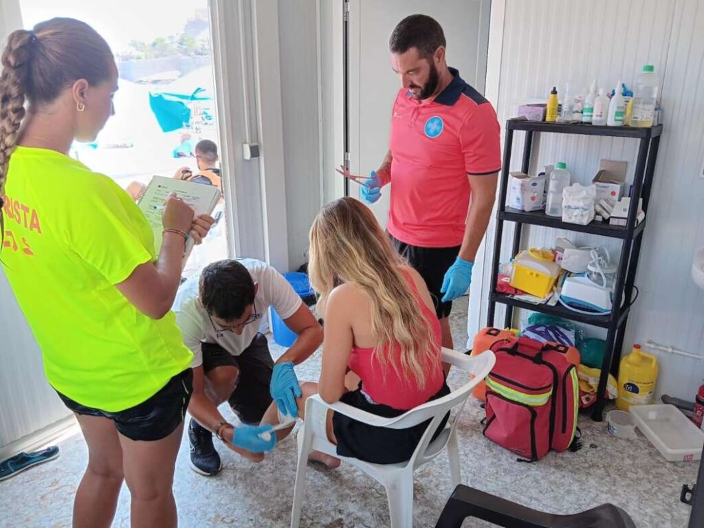 Peñíscola cierra julio con 249 asistencias en sus playas
