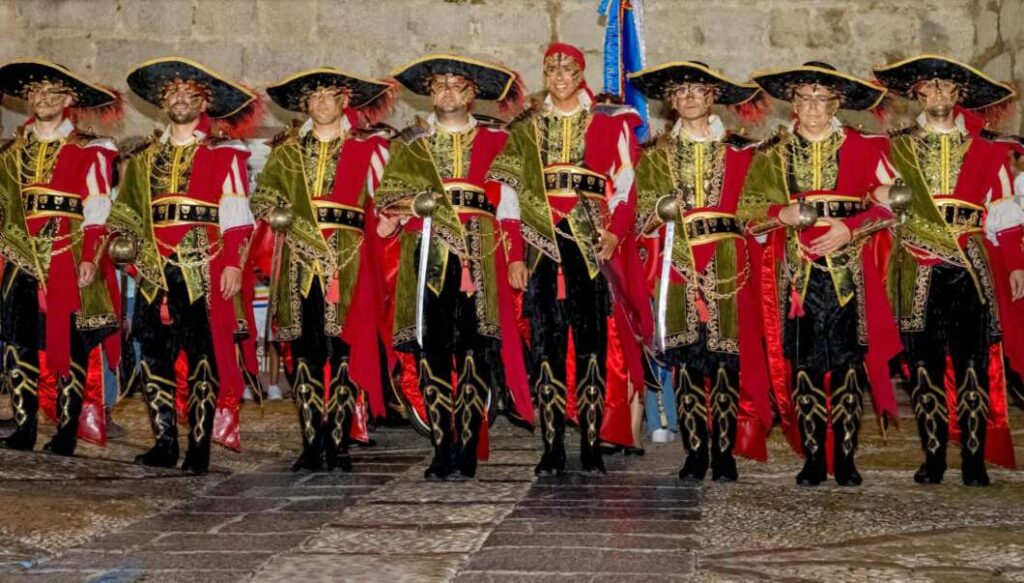 Peñíscola celebra 40 años de moros y cristianos