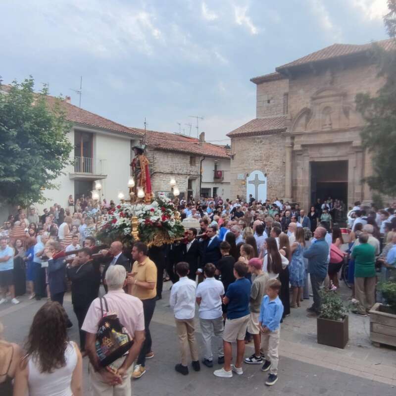 El Toro honra a San Roque con una multitudinaria procesión en plenas fiestas patronales