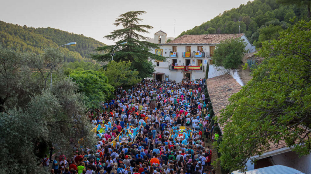 Onda rinde homenaje a su patrón con una romería histórica al Ermitorio del Salvador