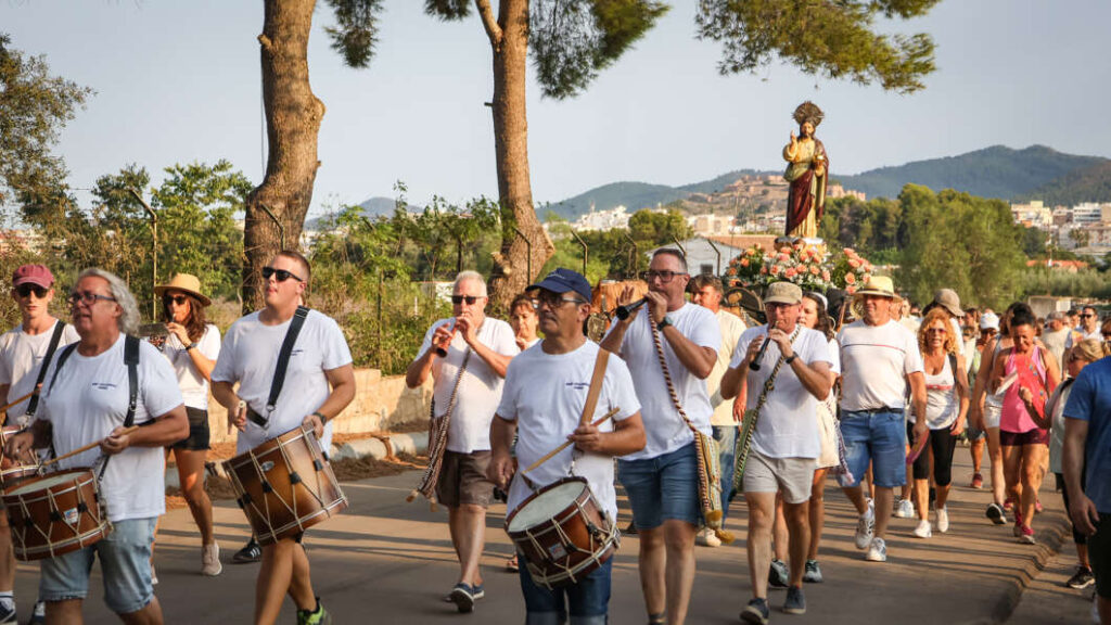Onda rinde homenaje a su patrón con una romería histórica al Ermitorio del Salvador
