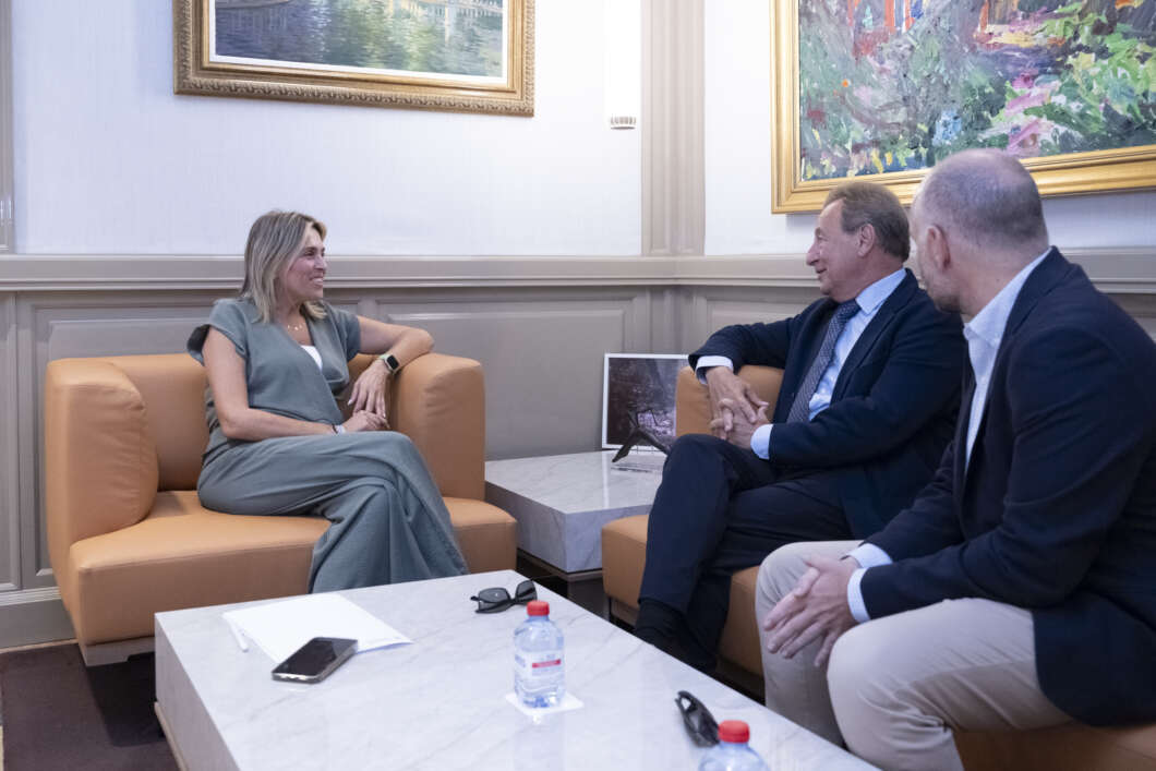 Diputacion estrecha lazos sector ceramico