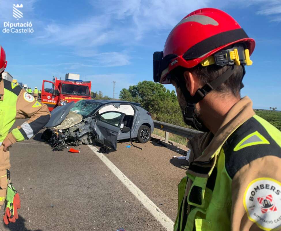 Rescatado un conductor atrapado en un accidente a la N-340 en Nules
