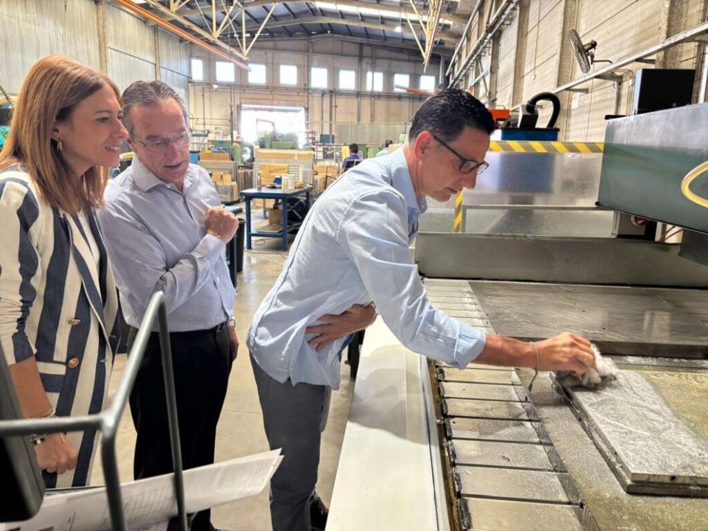 Almassora reforça el seu suport al sector ceràmic amb una visita institucional a Macer