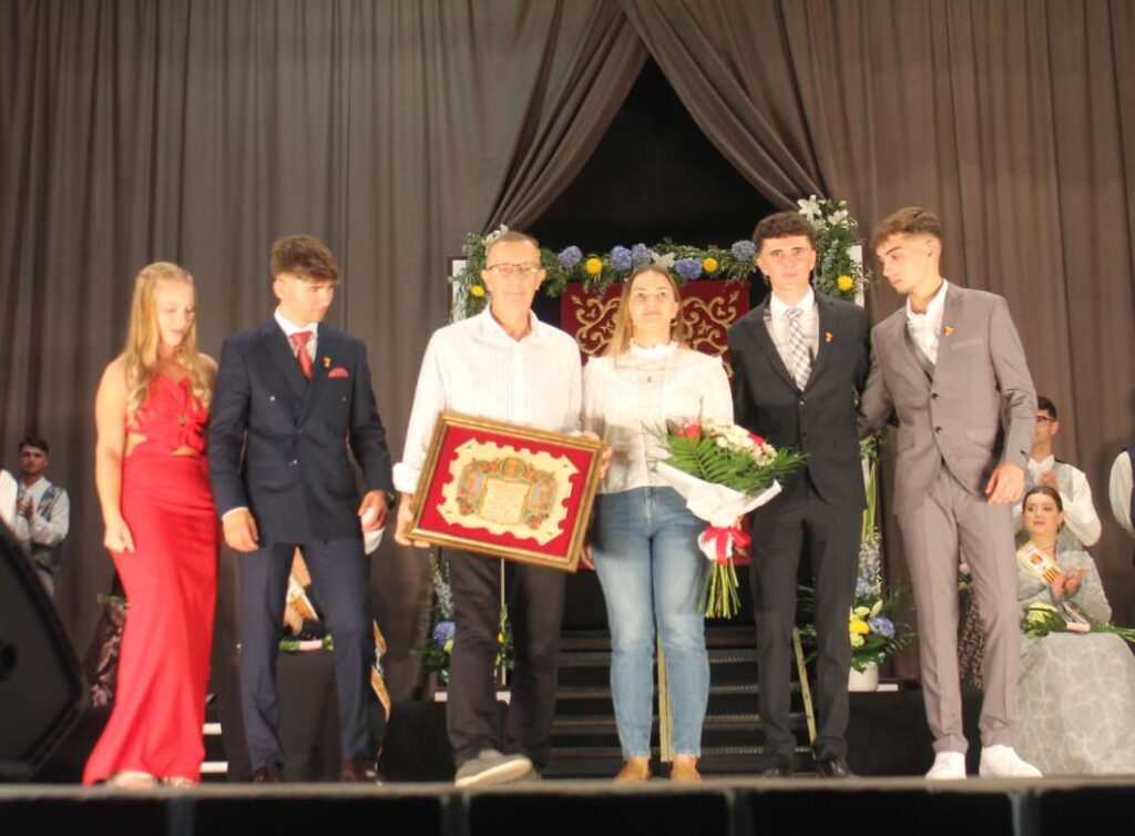 La presentació de les festeres i festers dona el tret d’eixida a les Festes Patronals d’Almenara 2025