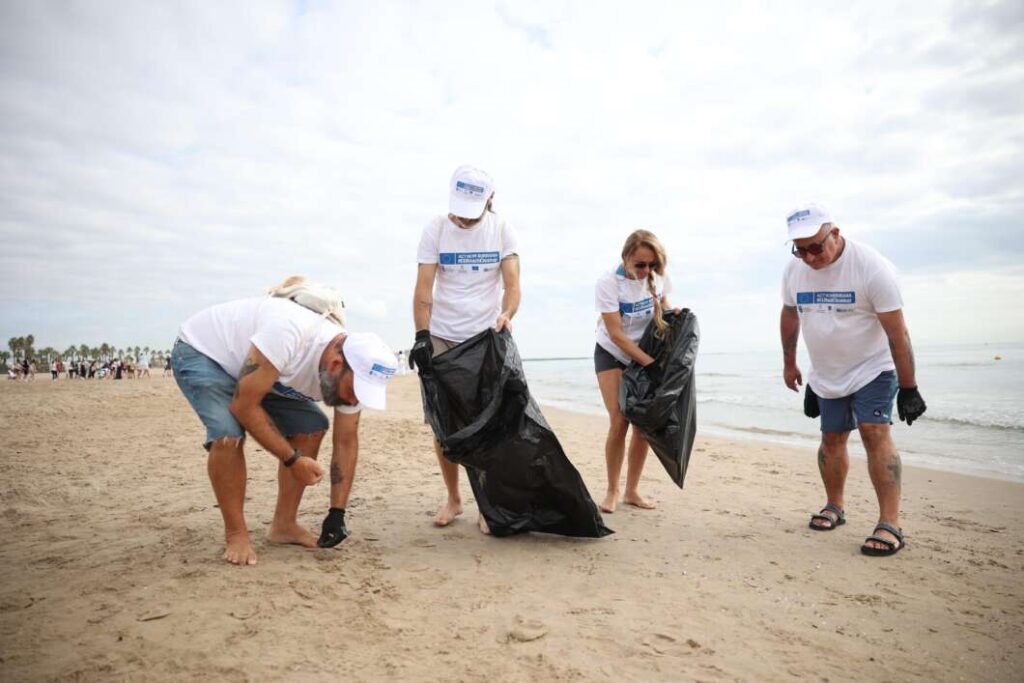 Burriana se suma un any més a la campanya europea #EUBeachCleanup