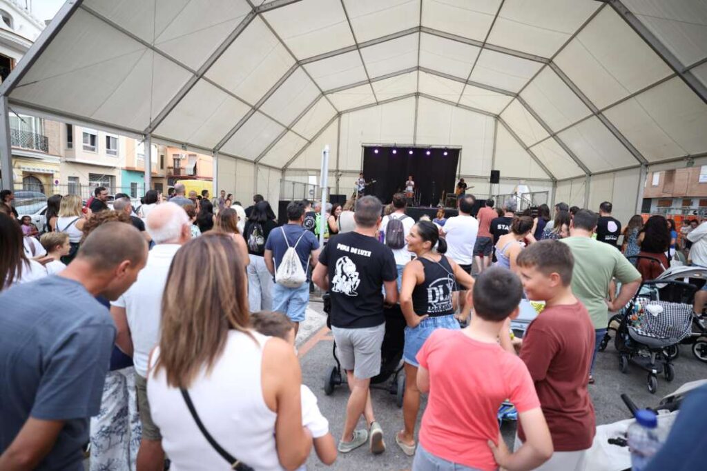 La música i l’animació de ‘Los Intensos’ fan gaudir els més xicotets a Burriana