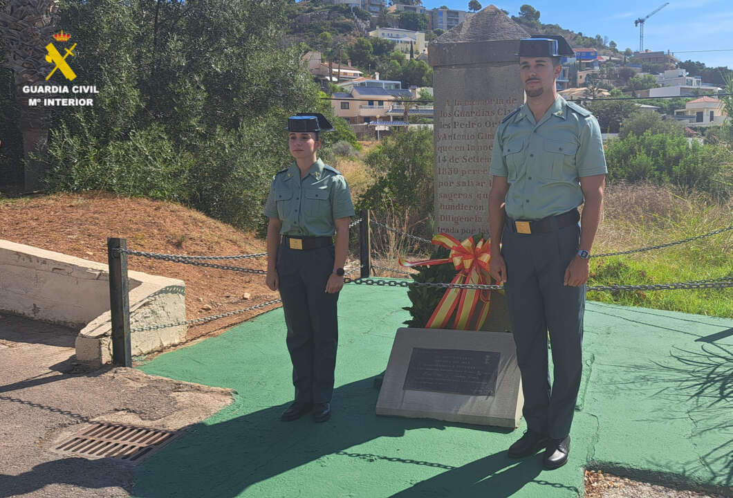 La Guardia Civil rinde homenaje a los agentes caídos en el desbordamiento del Barranco de Bellver