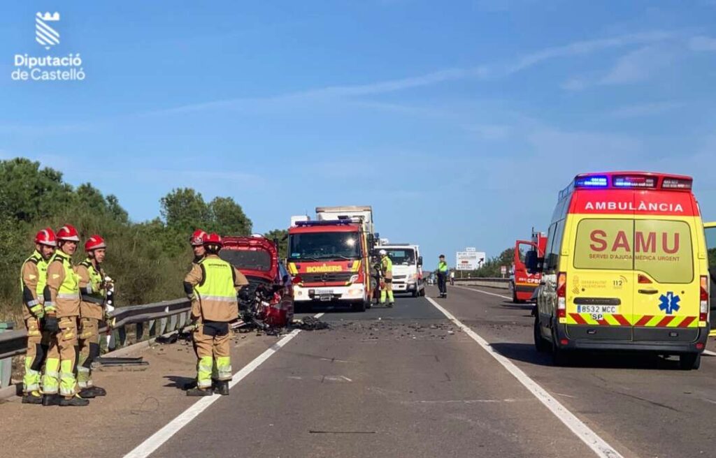 Rescatado un conductor atrapado en un accidente a la N-340 en Nules