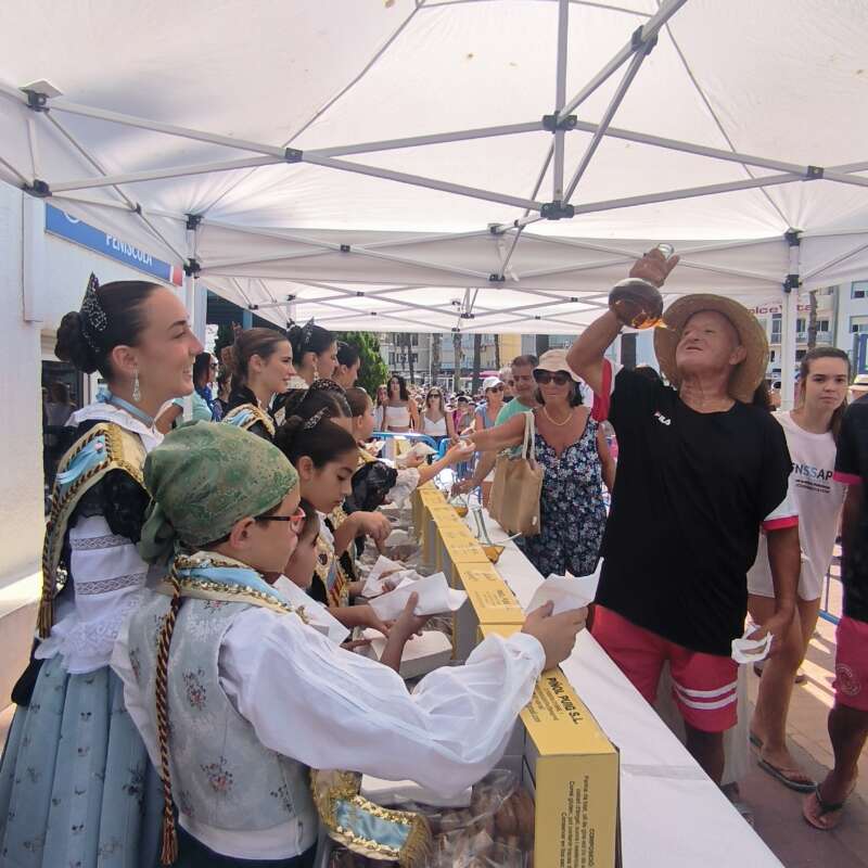Peñíscola homenajea a sus turistas durante las fiestas patronales
