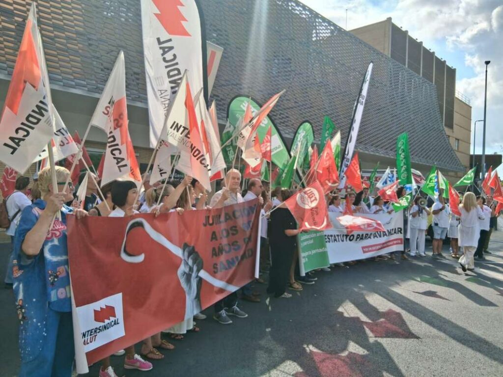 Los sindicatos sanitarios se concentran en Castellón para exigir mejoras laborales y salariales