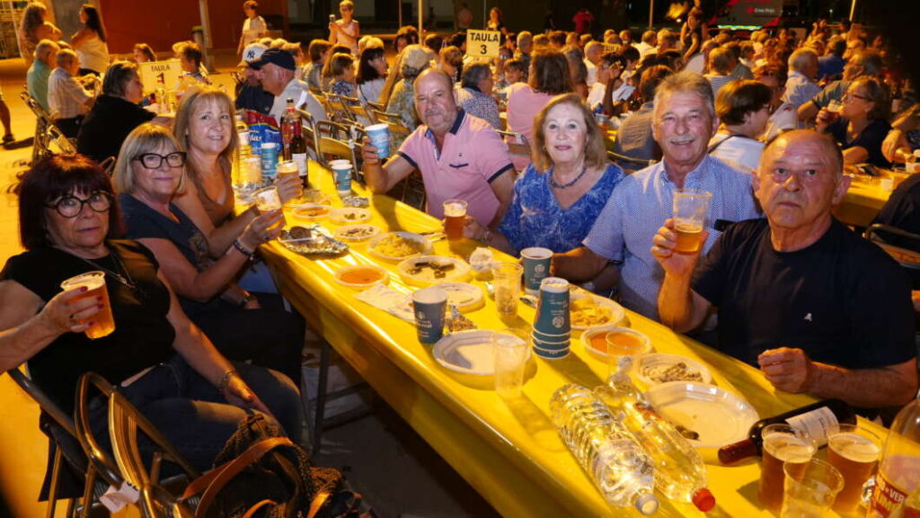 Vila-real reuneix 2.300 veïns i veïnes al XXIII macrosopar de pa i porta