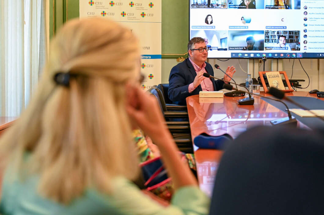 La Universidad CEU Cardenal Herrera analiza los riesgos del transhumanismo y sus promesas de inmortalidad