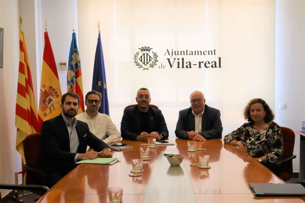 Vila-real alcalde José Benlloch i membres gabinet
