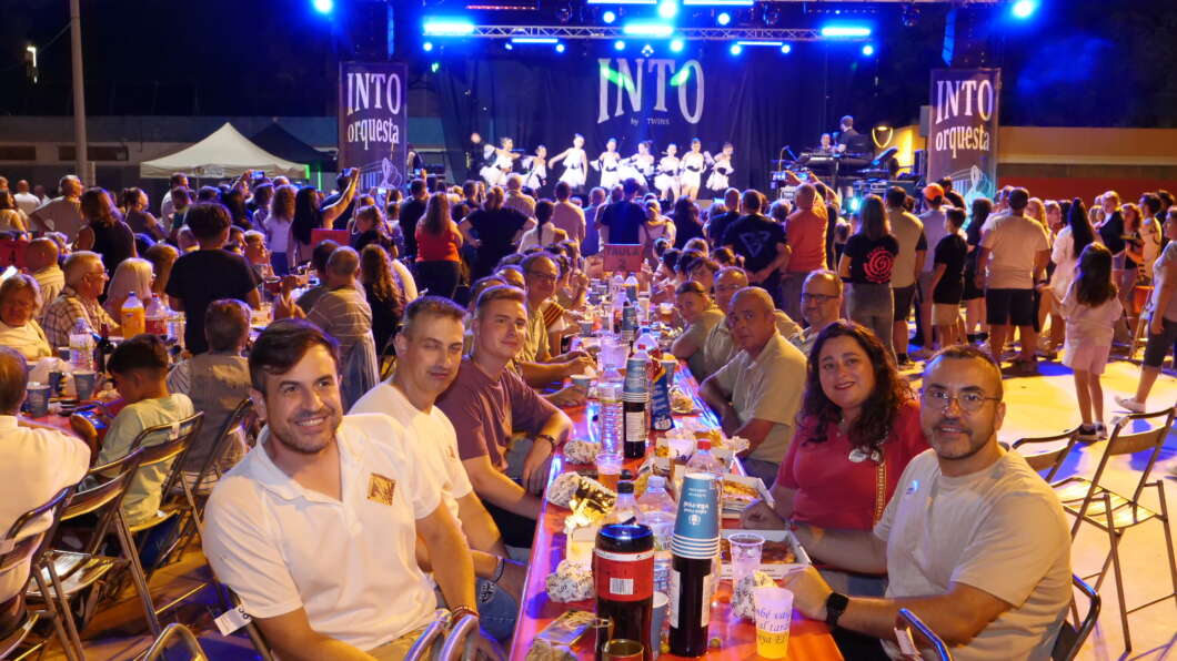 Vila-real reuneix 2.300 veïns i veïnes al XXIII macrosopar de pa i porta