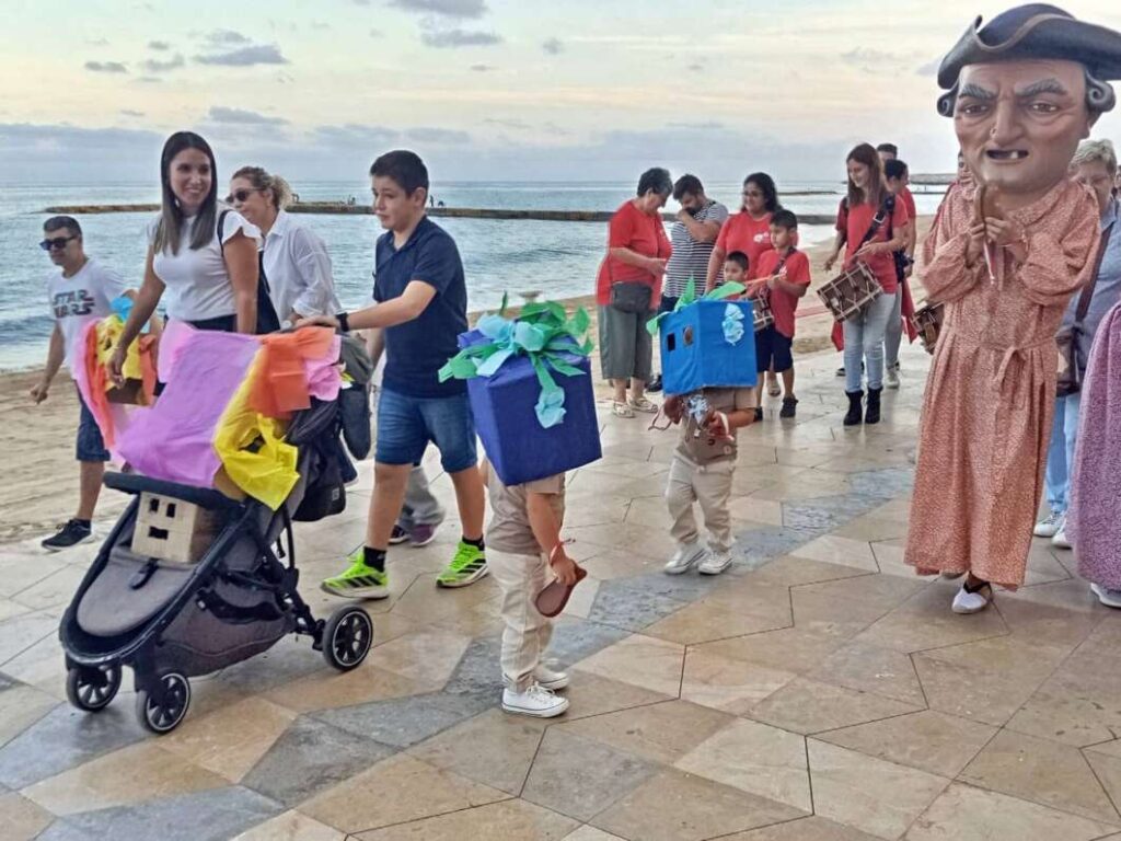 Nanos al carrer en Vinaròs.