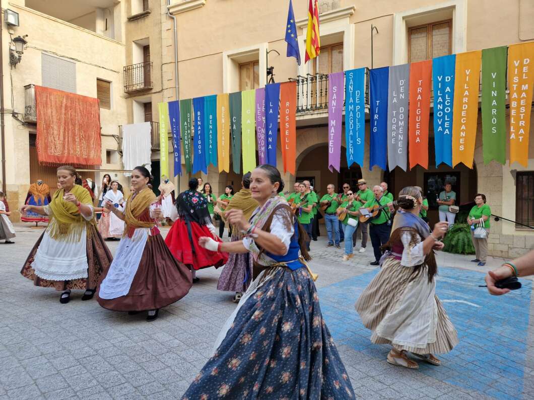 Albocàsser congrega més de 600 persones en la VII Trobada de Danses del Maestrat
