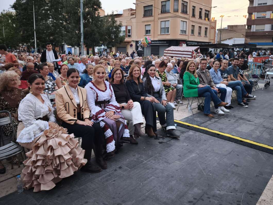 Almassora ret homenatge als seus majors amb una jornada festiva multitudinària