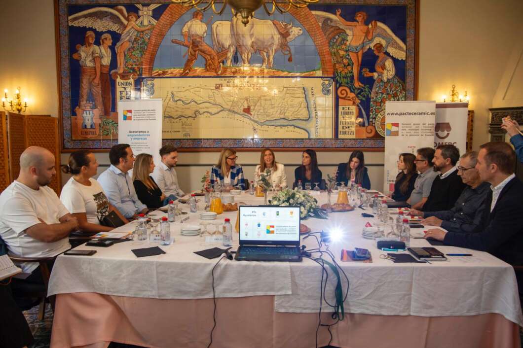 Almassora acull el Desdejuni del Pacte per l’Ocupació per a escoltar a les empreses locals