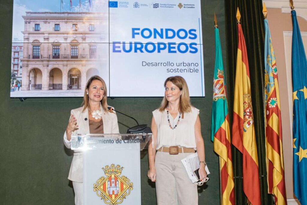 Begoña Carrasco y Carmen Vilanova, directora de la Oficina de Planificación y Proyección Económica