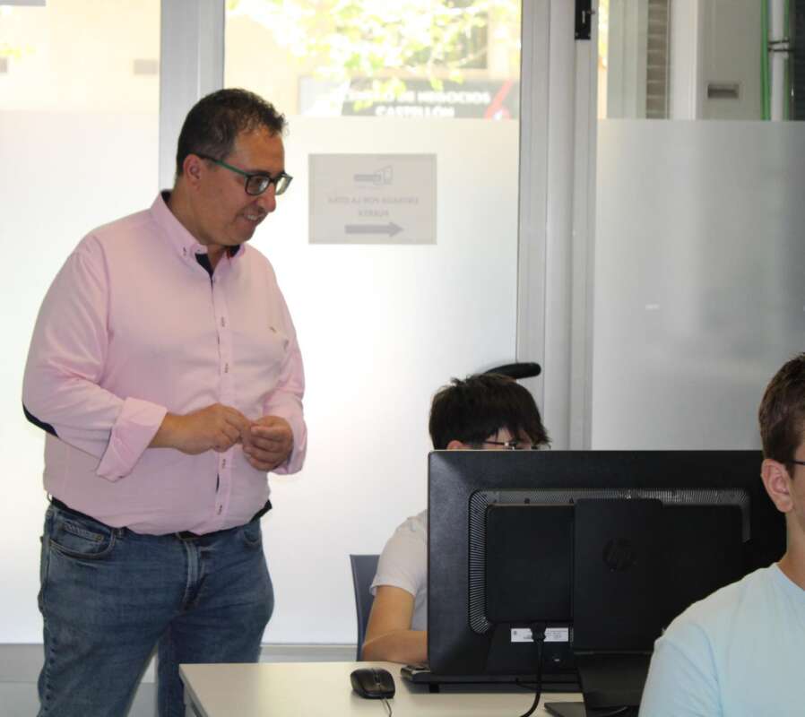 Castellón forma en el uso de WhatsApp como herramienta de innovación