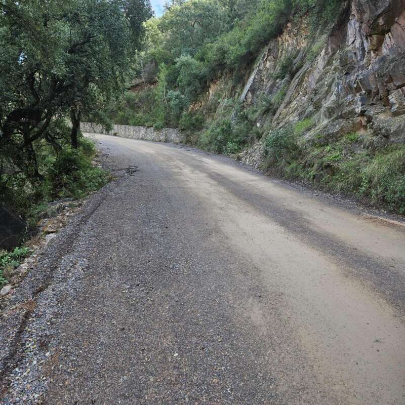 La Generalitat mejora la seguridad en la CV-219 de Chóvar y restaura 15 kilómetros de pistas forestales