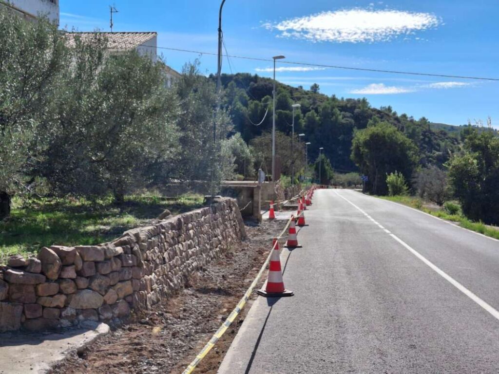 La Generalitat mejora la seguridad en la CV-219 de Chóvar y restaura 15 kilómetros de pistas forestales