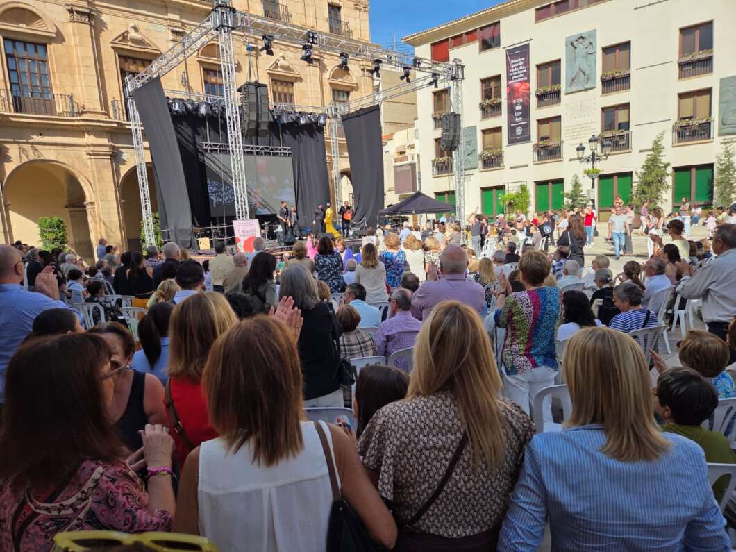 Sabor a Gracia hace vibrar Castellón con 30 años de rumba catalana