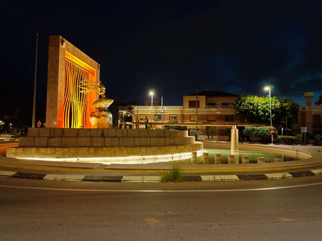 PortCastelló culmina la iluminación de la fuente del Centenario y mejora su entorno urbano