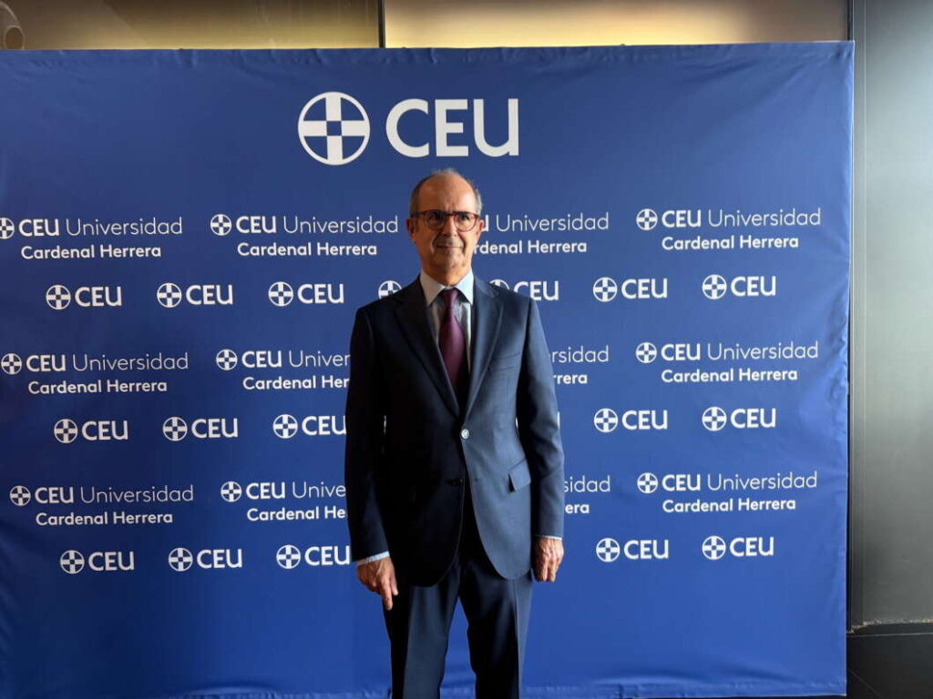 Inauguración del curso en el CEU de Castellón 071025