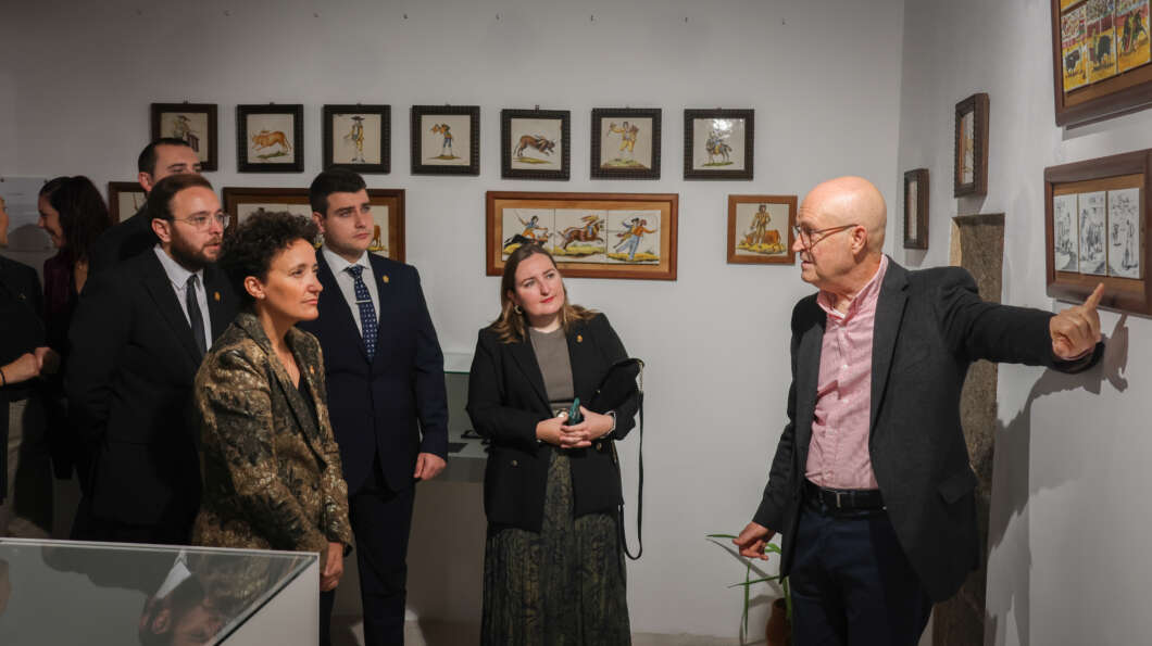 Onda homenajea al ceramista Manolo Safont con una exposición dedicada a su obra taurina