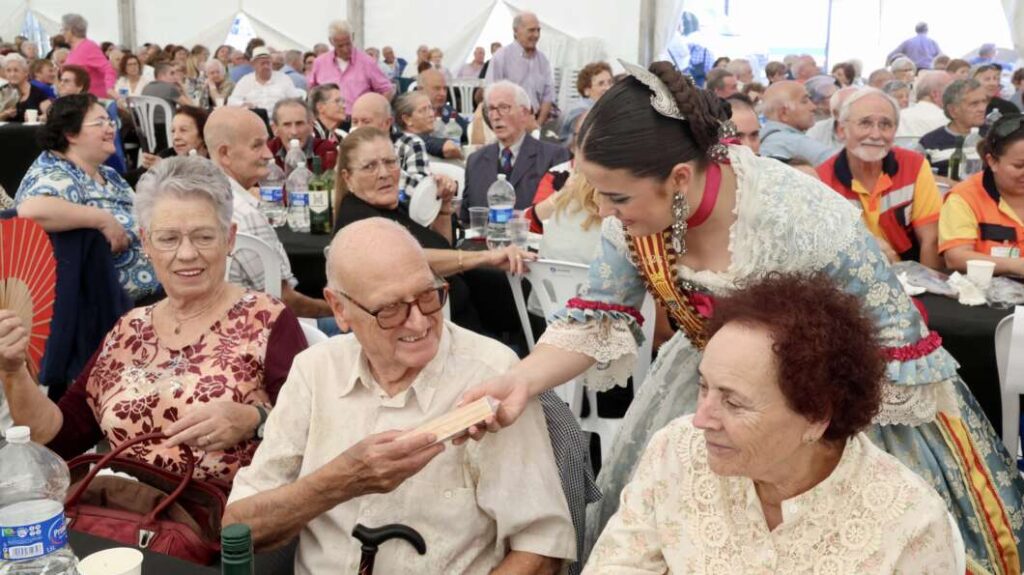 Onda rinde homenaje a sus mayores en la jornada del martes de Fira