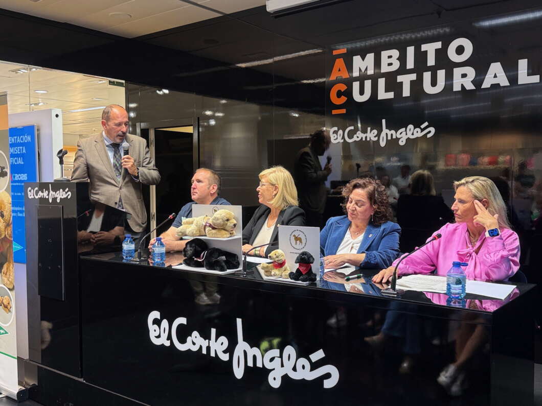 Presentación de la campaña de peluches solidarios de Aspegui