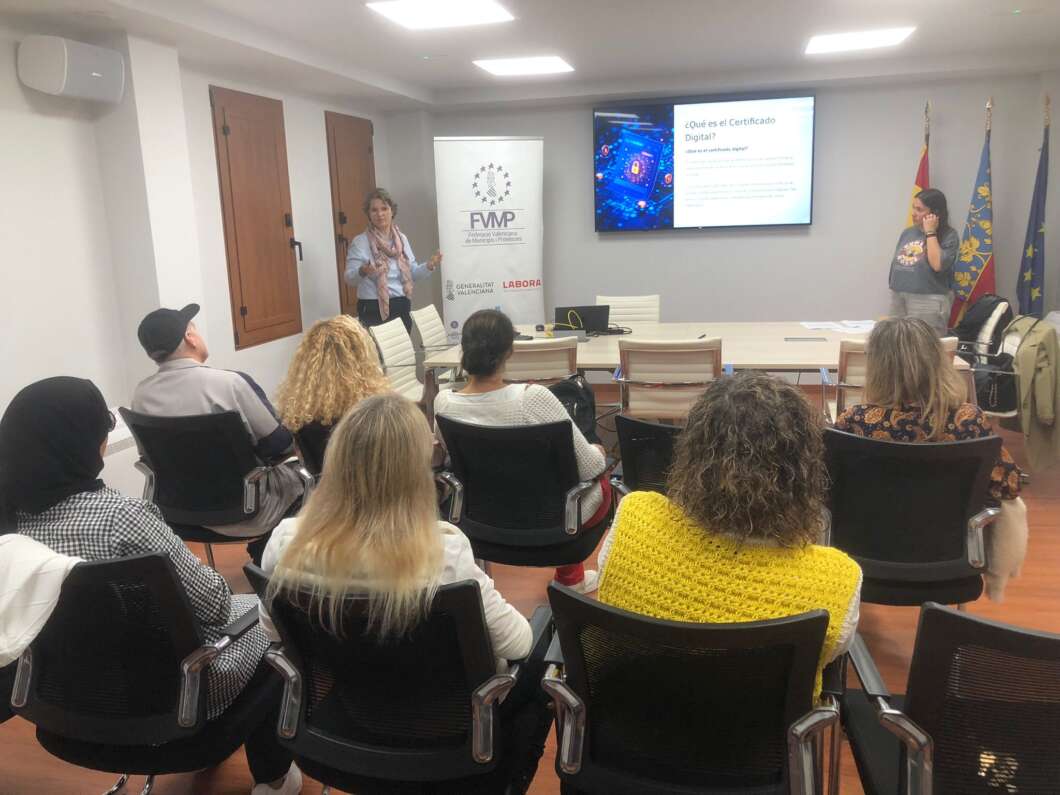 Santa Magdalena imparte un taller sobre certificado digital con apoyo de Labora