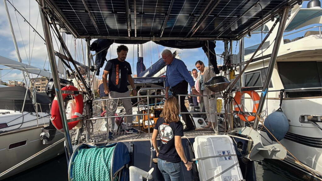 Vuelta vertical al mundo por mar y a vela 2025-2026