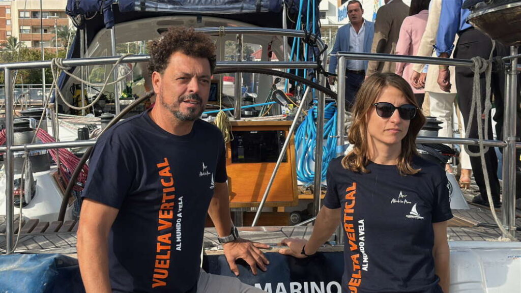 Vuelta vertical al mundo por mar y a vela 2025-2026