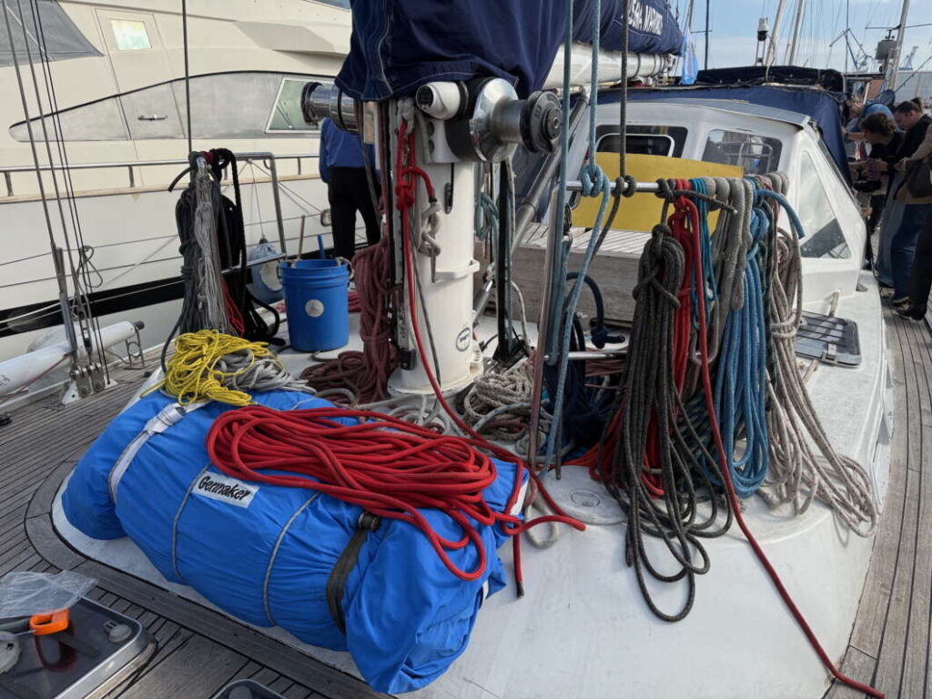 Vuelta vertical al mundo por mar y a vela 2025-2026