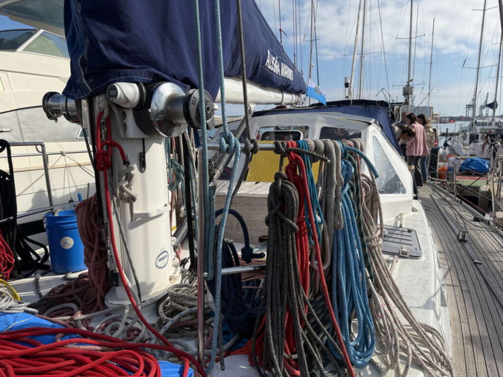 Vuelta vertical al mundo por mar y a vela 2025-2026