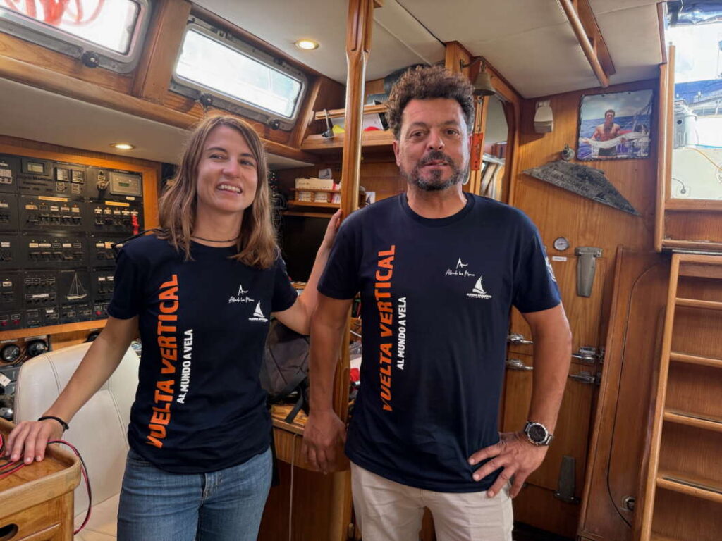 Vuelta vertical al mundo por mar y a vela 2025-2026