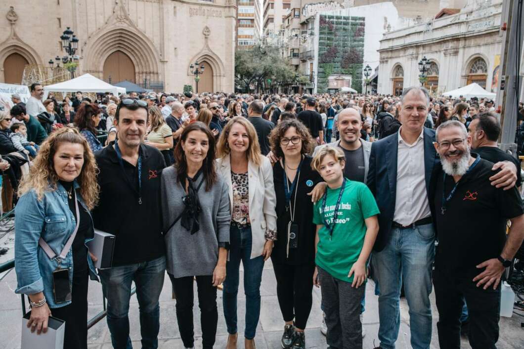La Plaza Mayor de Castellón se llena en la sexta edición del Vermut Solidario de Diables