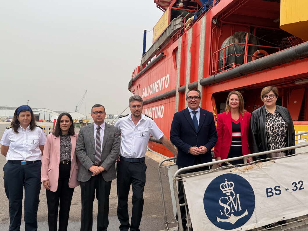 Buque de Salvamento Marítimo Clara Campoamor 141125