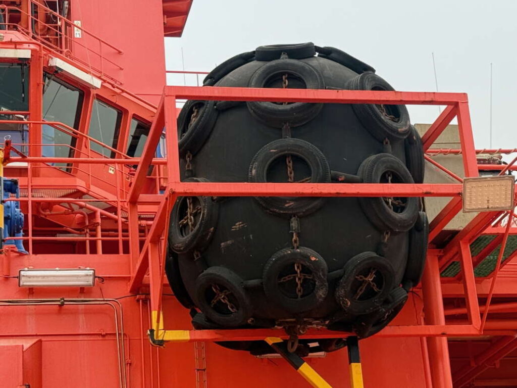 Buque de Salvamento Marítimo Clara Campoamor 141125