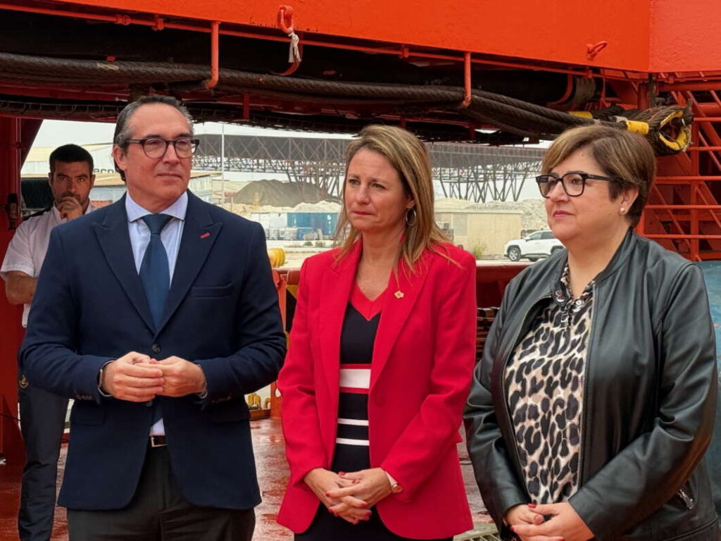 Buque de Salvamento Marítimo Clara Campoamor 141125