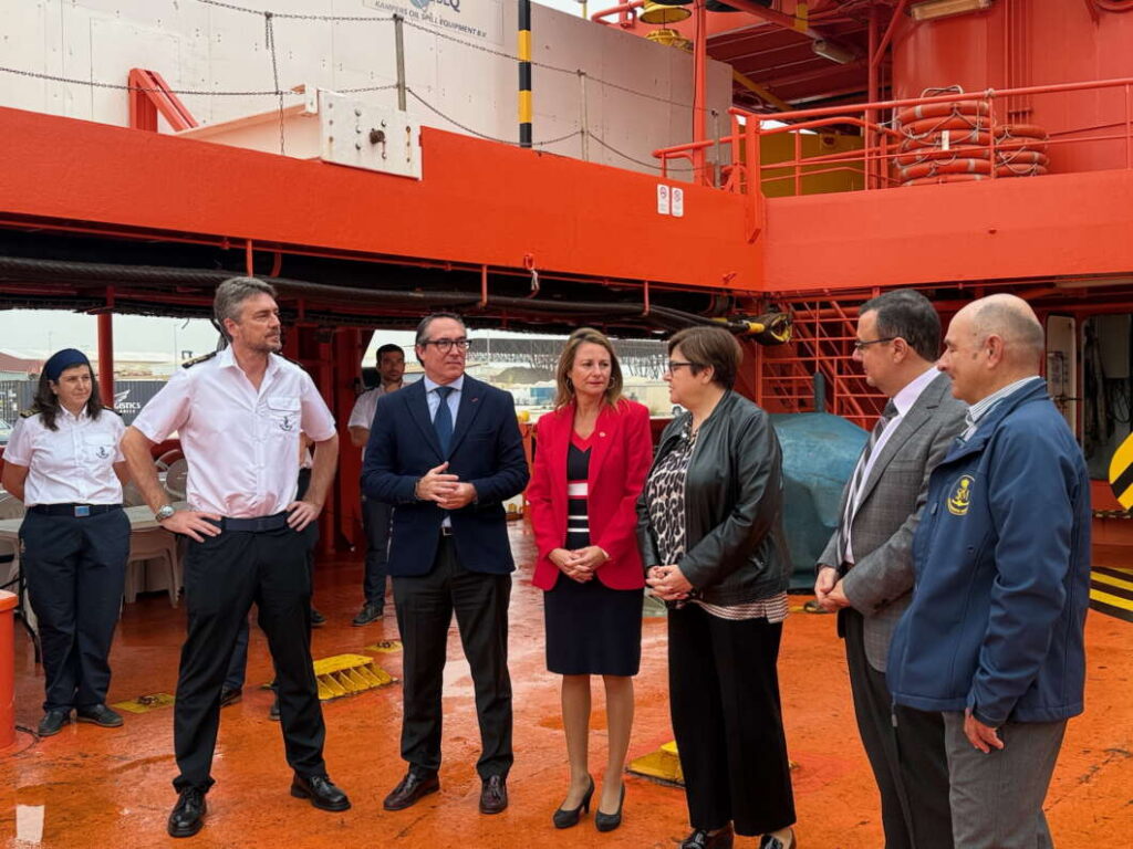 Buque de Salvamento Marítimo Clara Campoamor 141125