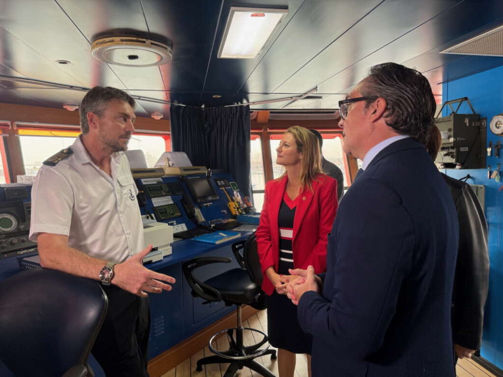 Buque de Salvamento Marítimo Clara Campoamor 141125