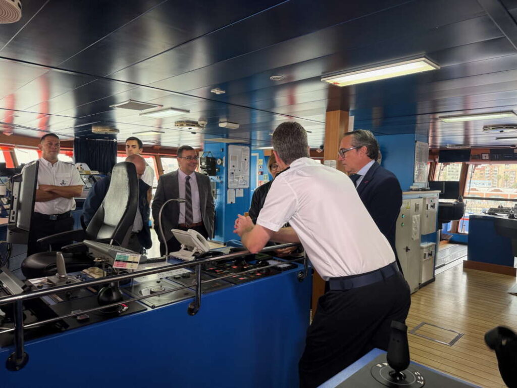 Buque de Salvamento Marítimo Clara Campoamor 141125